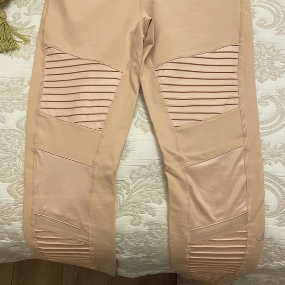 Alo yoga pants - Picture 3 of 6